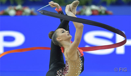 Дина Аверина завоевала две золотые медали Гран-при по художественной гимнастике в Москве