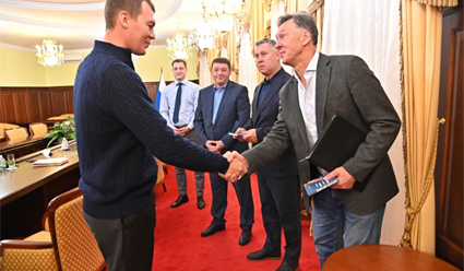 Михаил Дегтярев провел встречу с руководством ХК "Амур"