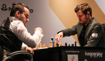 Ян Непомнящий и Магнус Карлсен сыграли вничью в первой партии матча за мировую шахматную корону