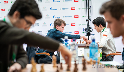 Ян Непомнящий и Дмитрий Андрейкин лидируют после пяти туров на ЧМ по быстрым шахматам