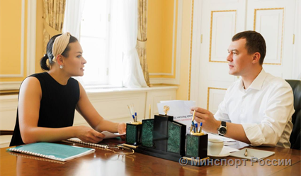 Михаил Дегтярев провел рабочую встречу с президентом Федерации триатлона России Ксенией Шойгу